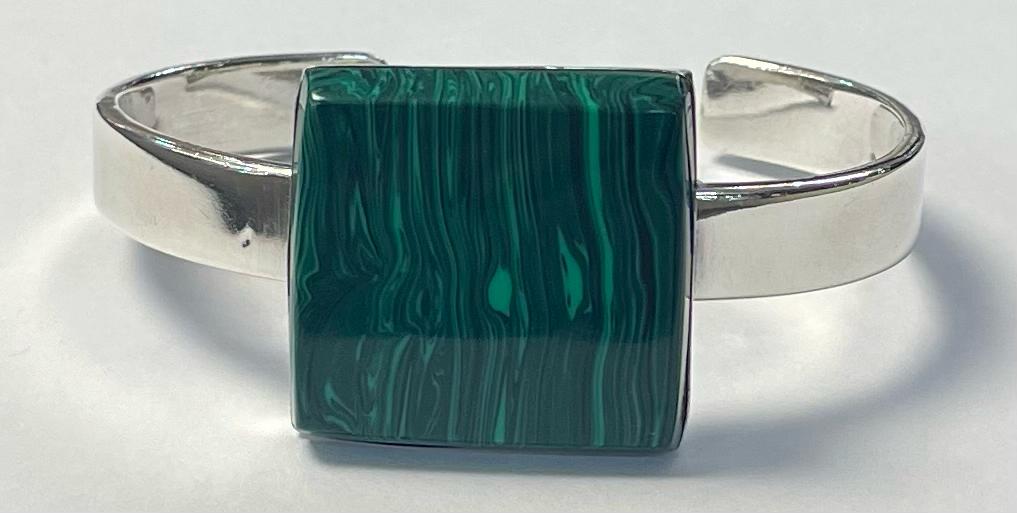 BRAZALETE CON MALAQUITA EN PLATA LEY 925