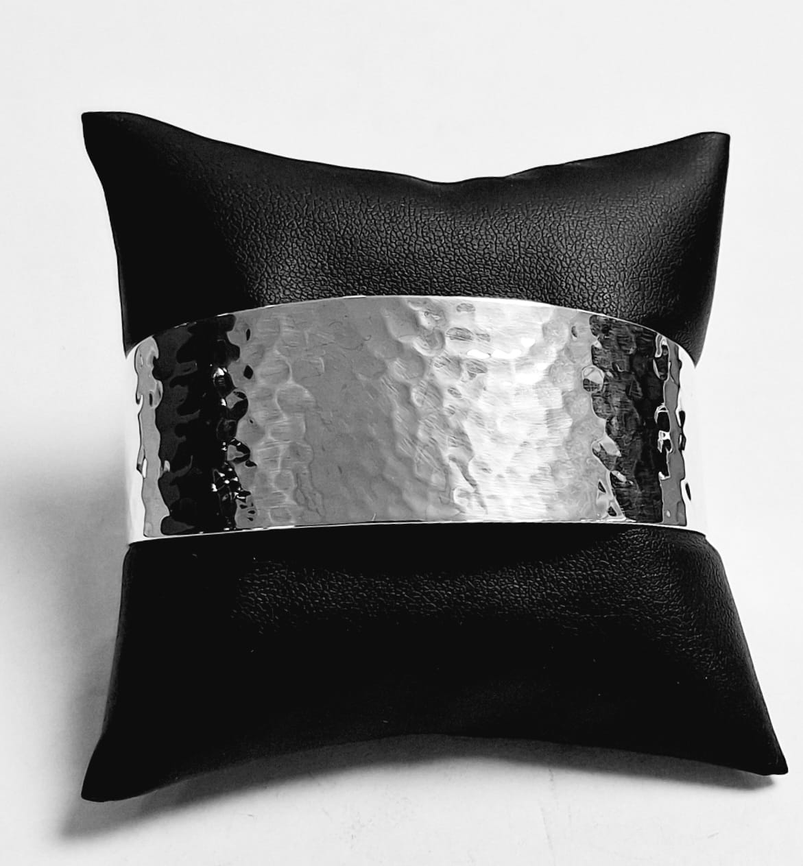 BRAZALETE  MARTILLADO EN PLATA LEY 925