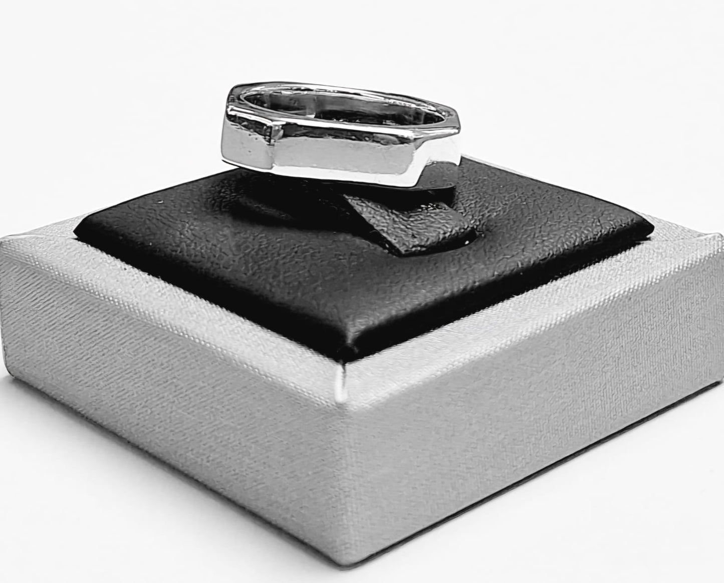 ANILLO EN PLATA LEY 925