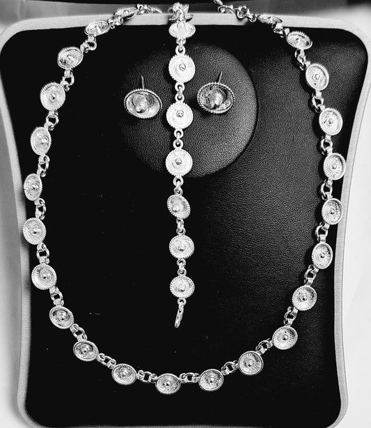 Set de Collar Sombrero Mexicano en Plata Ley 925, vista frontal