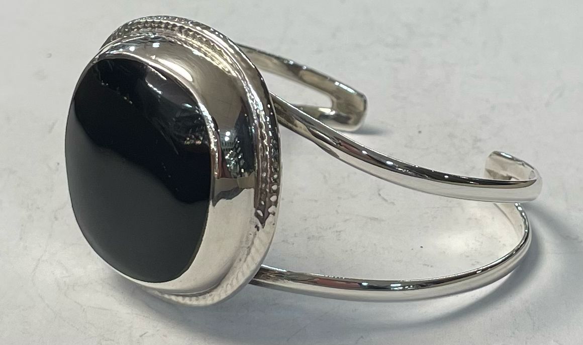 BRAZALETE CON OBSIDIANA  EN PLATA LEY 925