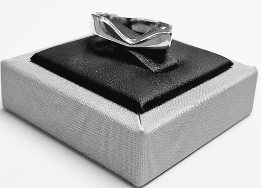 ANILLO EN PLATA LEY 925