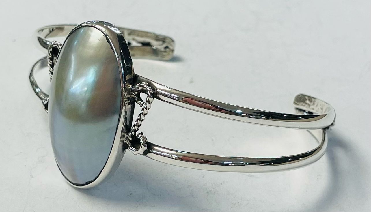BRAZALETE CON CONCHA MADRE PERLA EN PLATA LEY 925