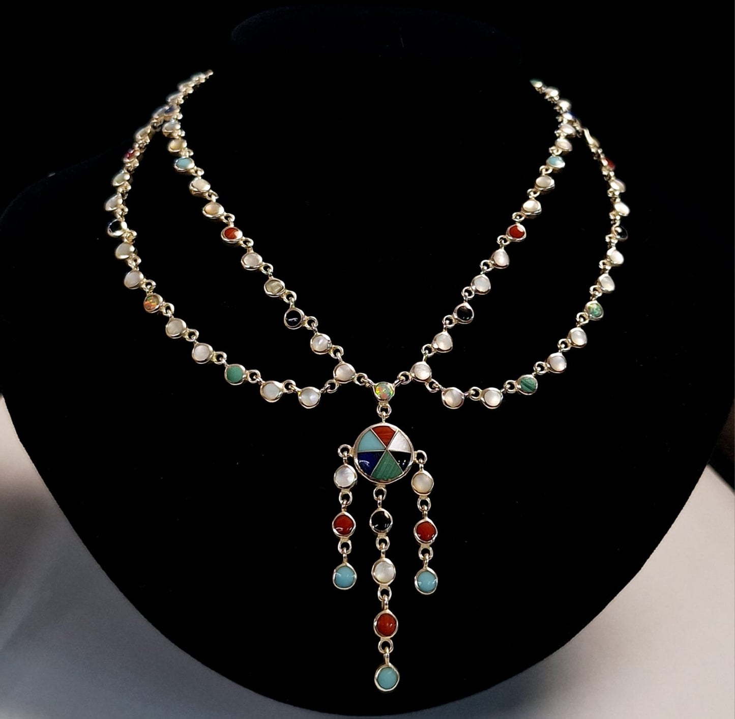 COLLAR CON INCRUSTACIONES DE  PIEDRA EN PLATA LEY 925