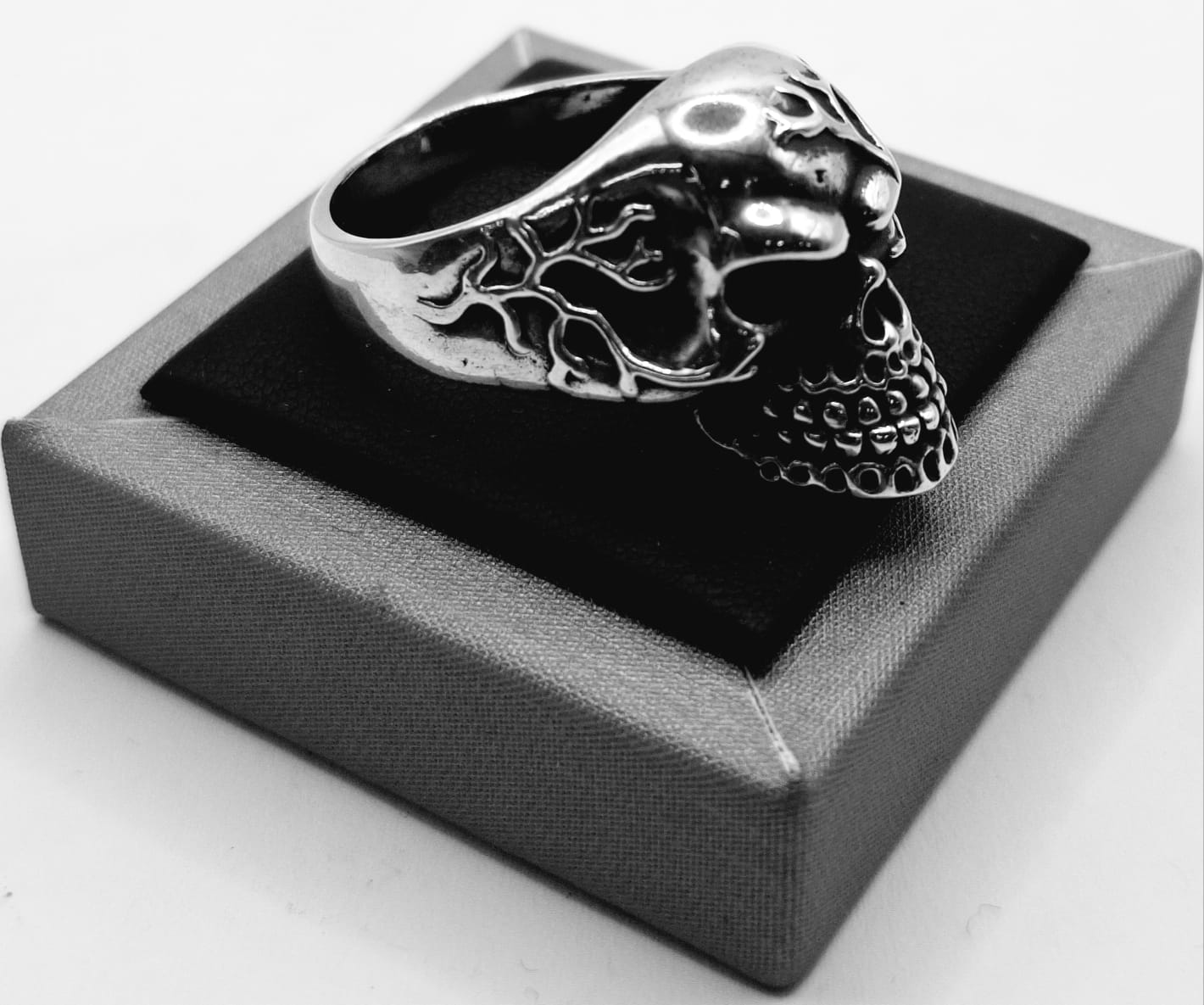 ANILLO CALAVERA  EN PLATA LEY 925