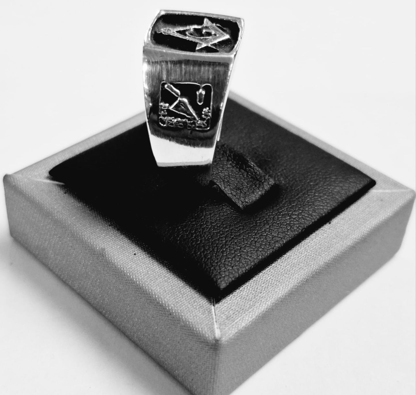 ANILLO MASÓNICO EN PLATA LEY 950