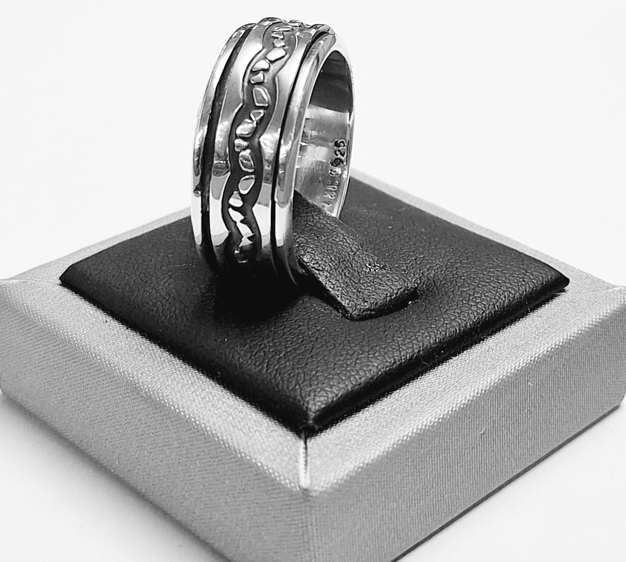 ANILLO EN PLATA LEY 925