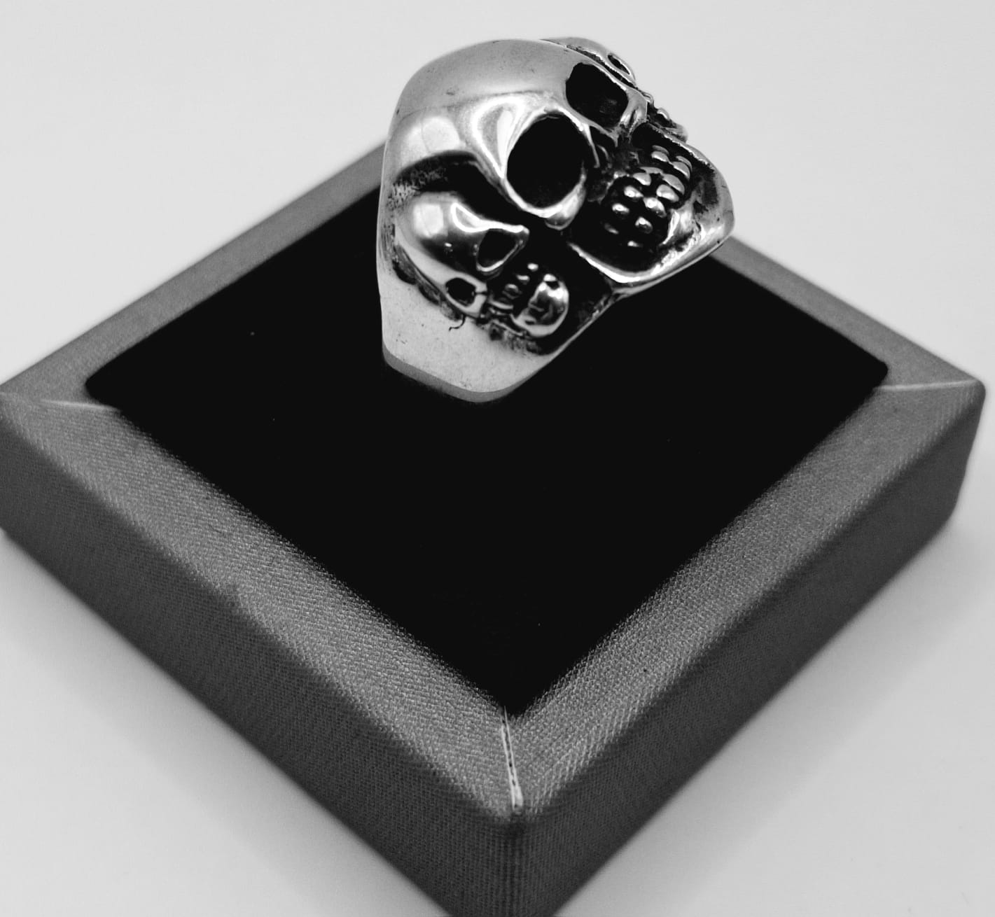 ANILLO CALAVERA EN PLATA LEY 925