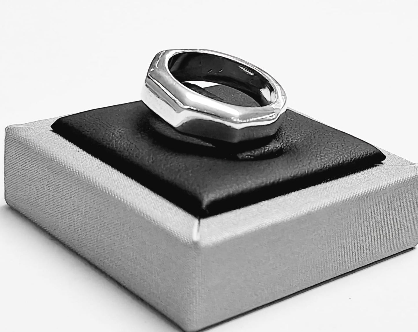 ANILLO EN PLATA LEY 925