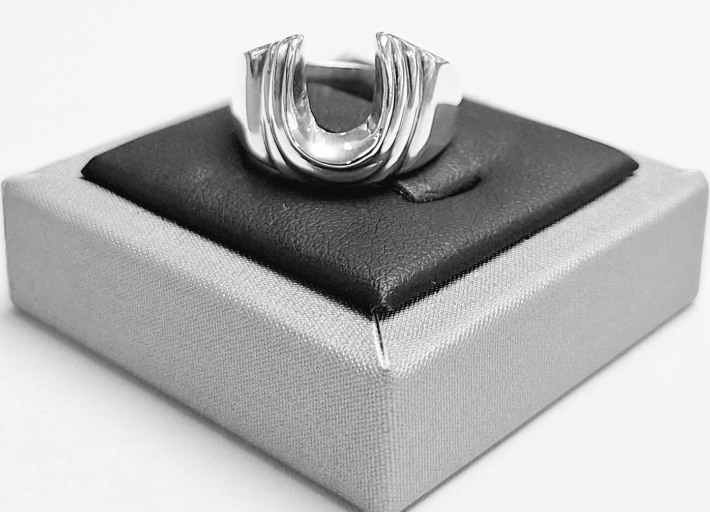 ANILLO DE HERRADURA EN PLATA LEY 925