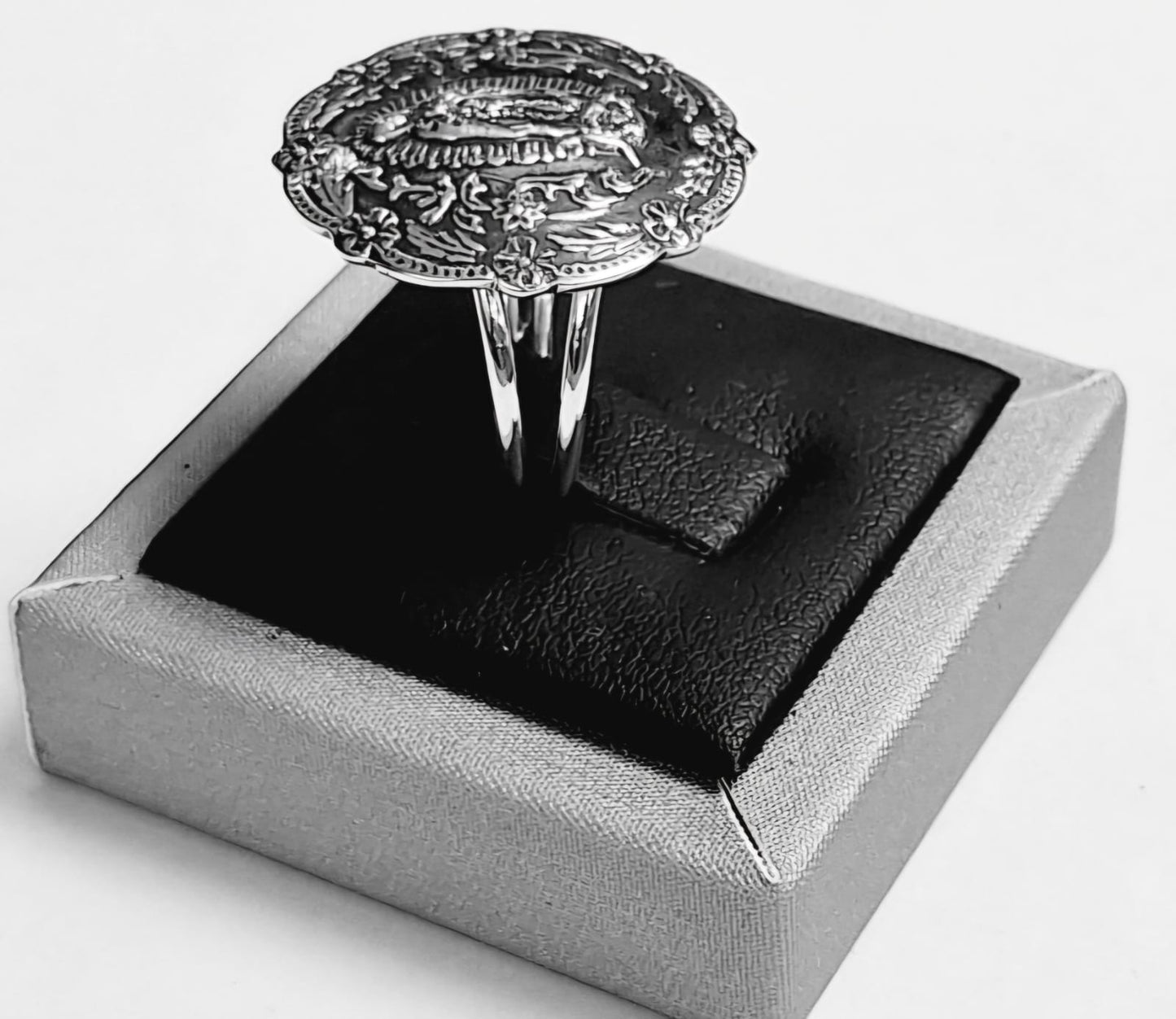 ANILLO VIRGEN DE GUADALUPE EN PLATA LEY 925
