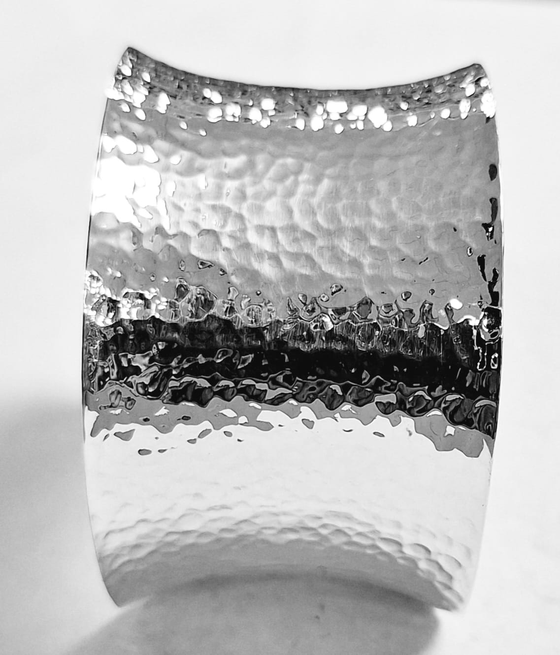 BRAZALETE MARTILLADO EN PLATA LEY 925