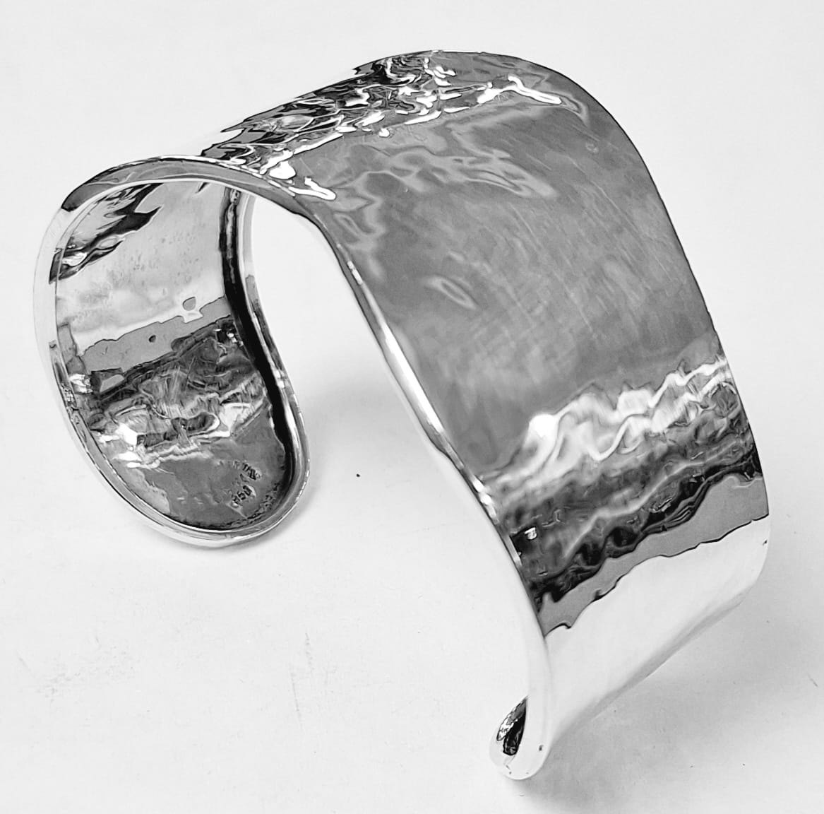BRAZALETE MARTILLADO EN PLATA LEY  950