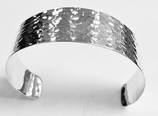 BRAZALETE  MARTILLADO EN PLATA LEY 925