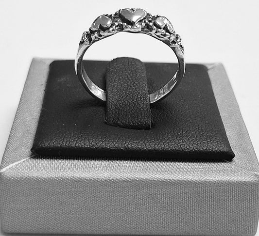 ANILLO  DE TRES CORAZONES EN PLATA LEY 925