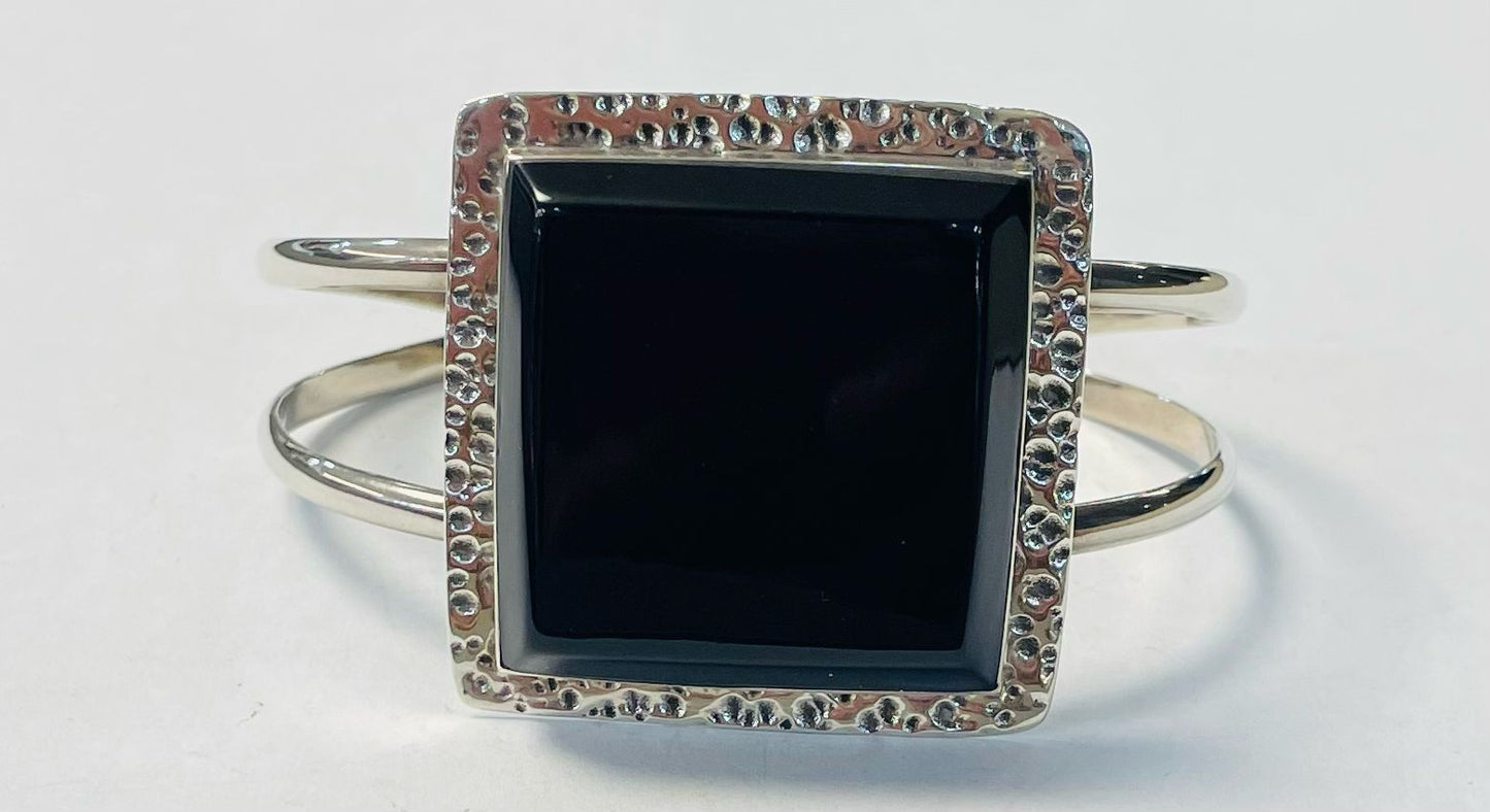 BRAZALETE EN PLATA LEY 925 CON OBSIDIANA