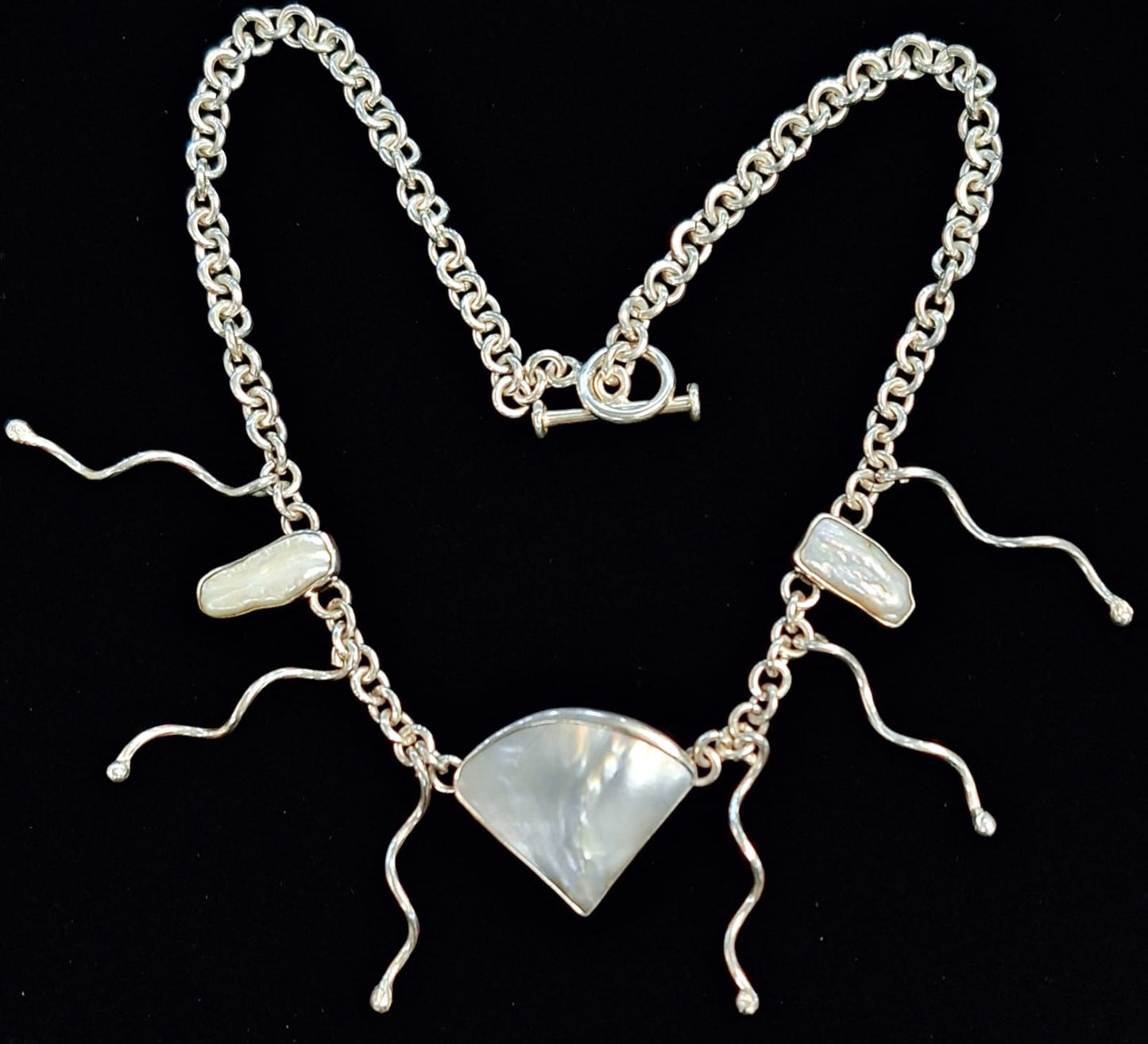COLLAR CON INCRUSTACIONES DE CABUJÓN DE NÁCAR EN PLATA LEY 925