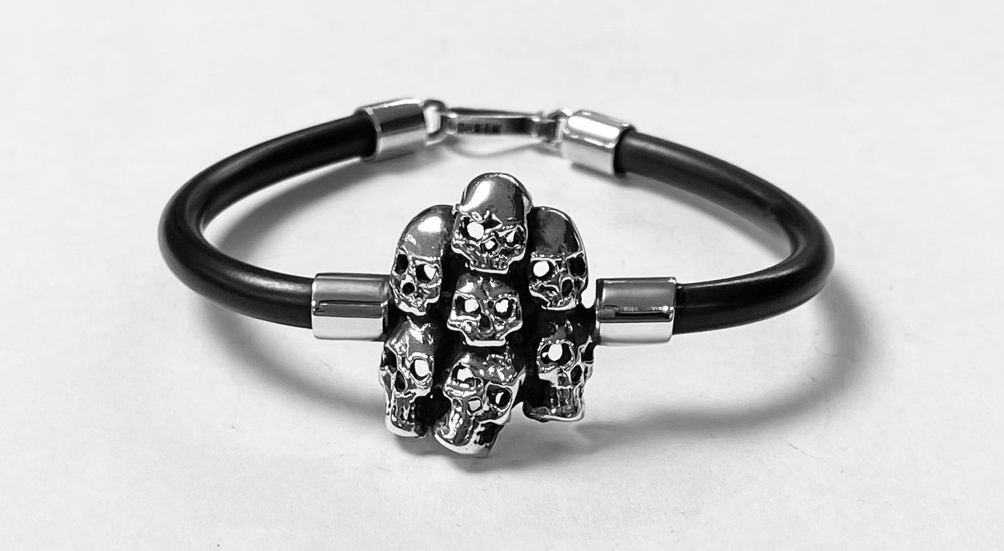 BRAZALETE DE SIETE CRANEOS  EN PLATA LEY 925  CON CAUCHO