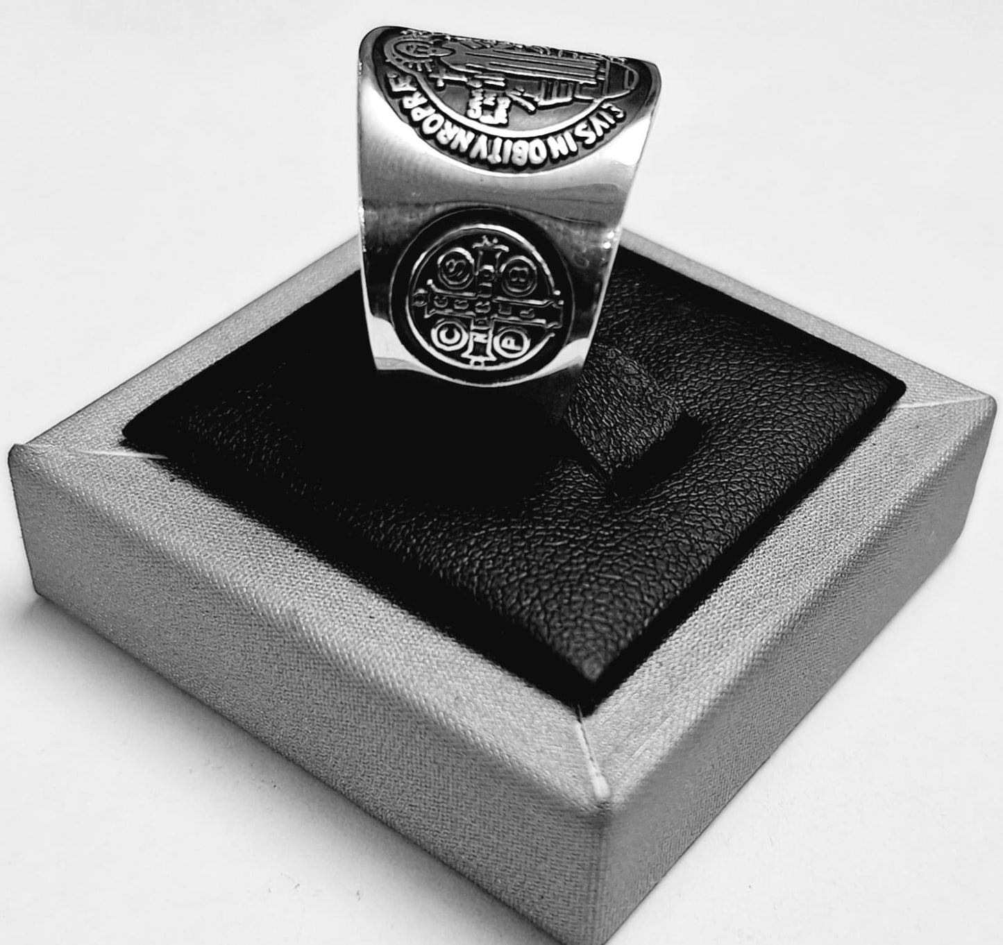 ANILLO SAN BENITO EN PLATA LEY 925