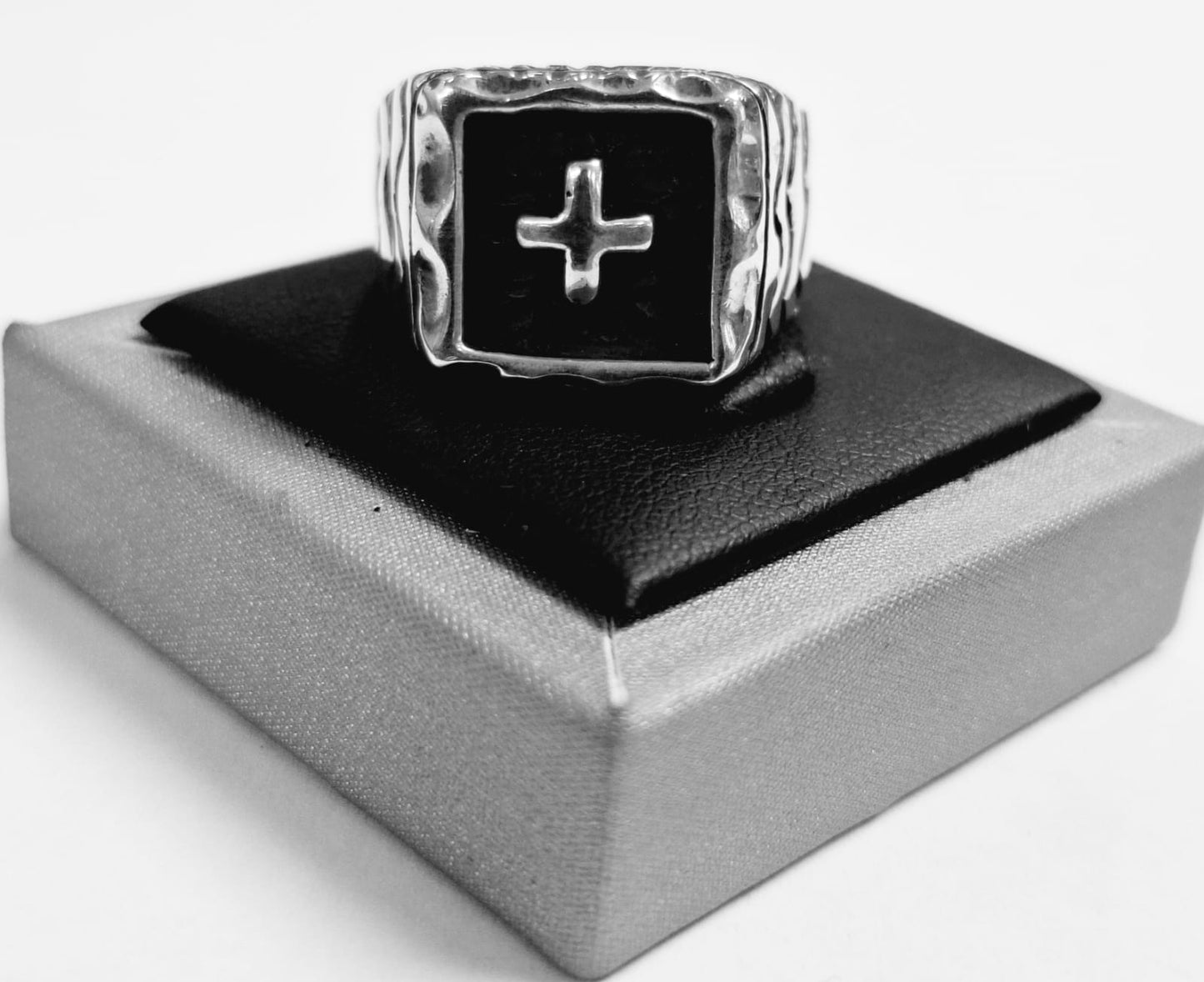 ANILLO CRUZ EN PLATA LEY  950