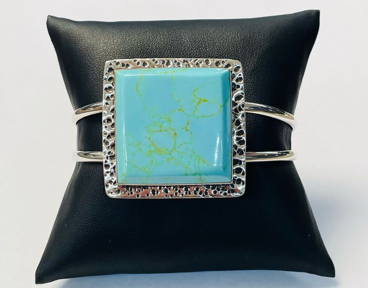 BRAZALETE EN PLATA LEY 925 CON TURQUESA