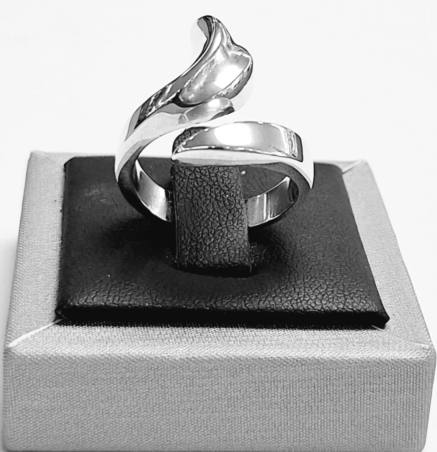ANILLO EN PLATA LEY 925