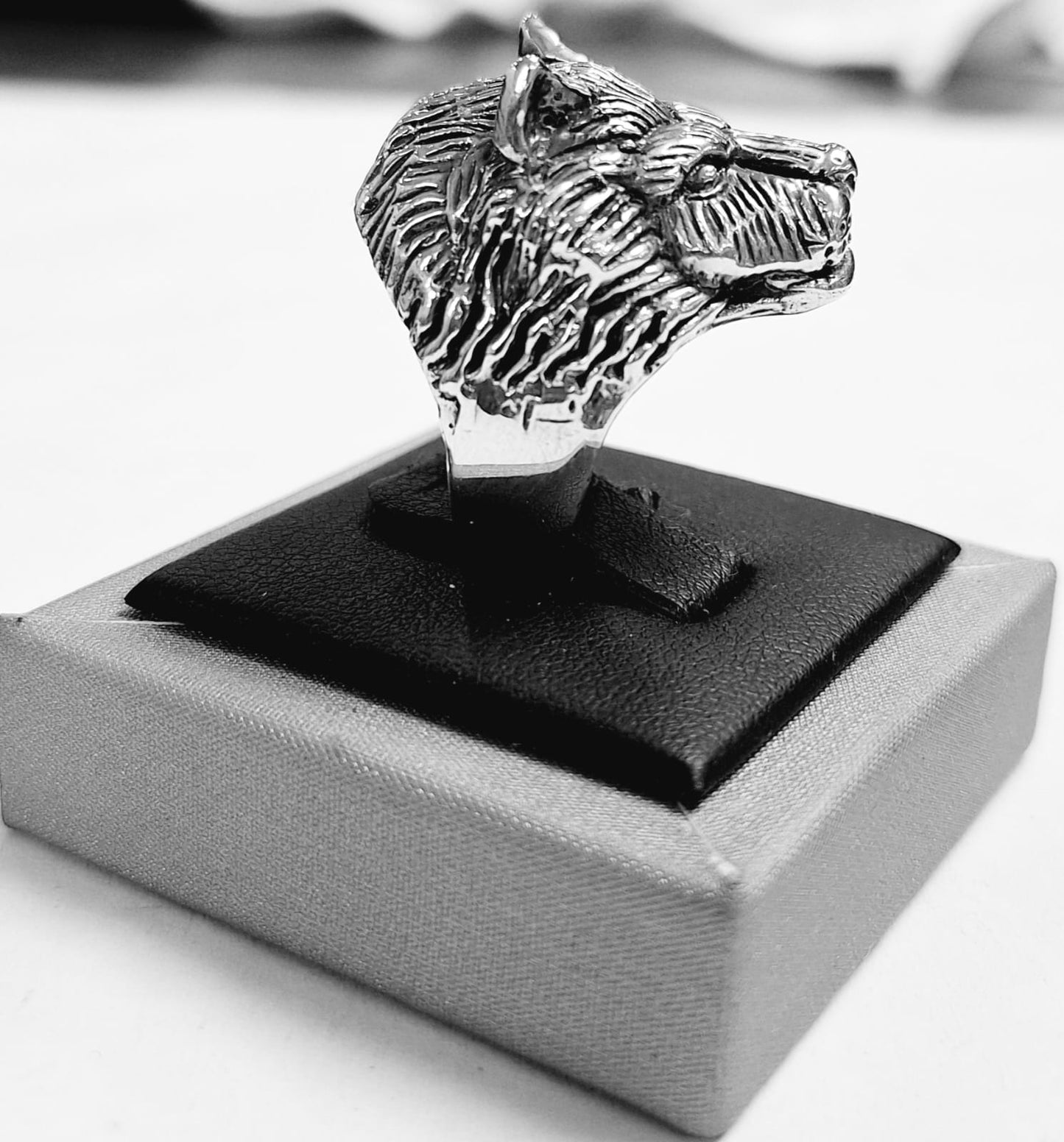 ANILLO CABEZA DE LOBO EN PLATA LEY 925