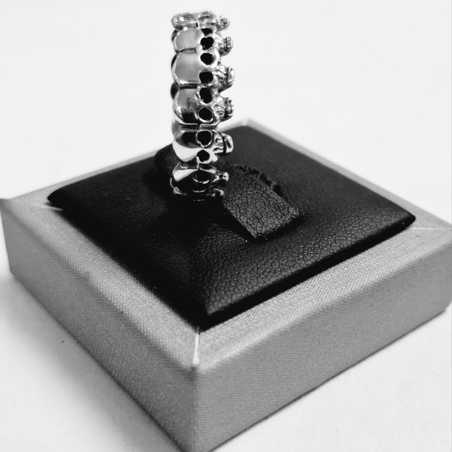 ANILLO CRÁNEOS EN PLATA LEY 925