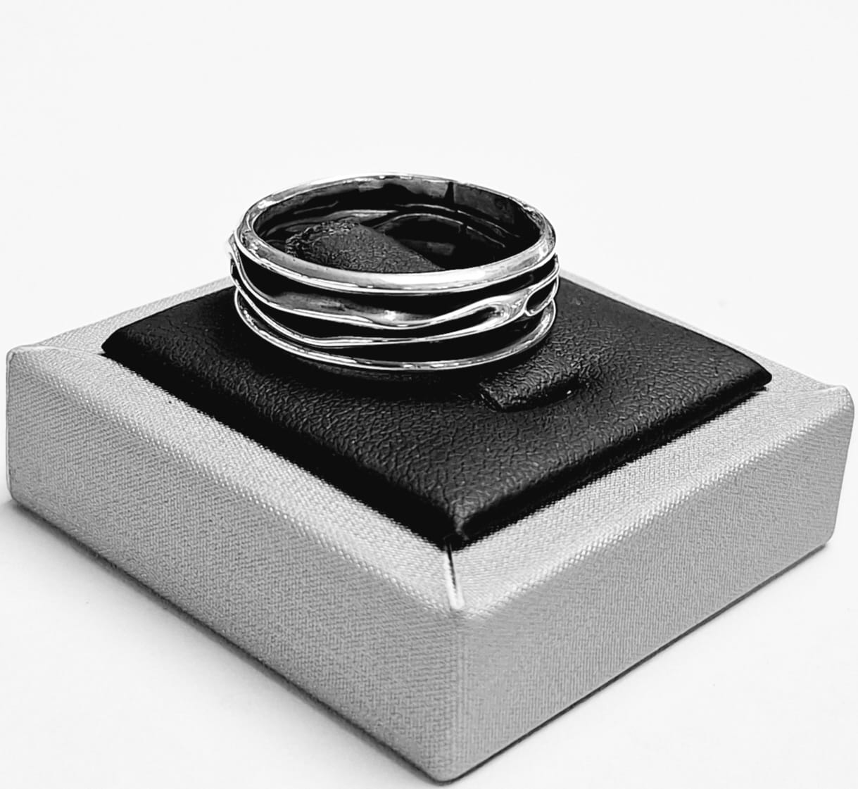 ANILLO CORRUGADO EN PLATA LEY 925