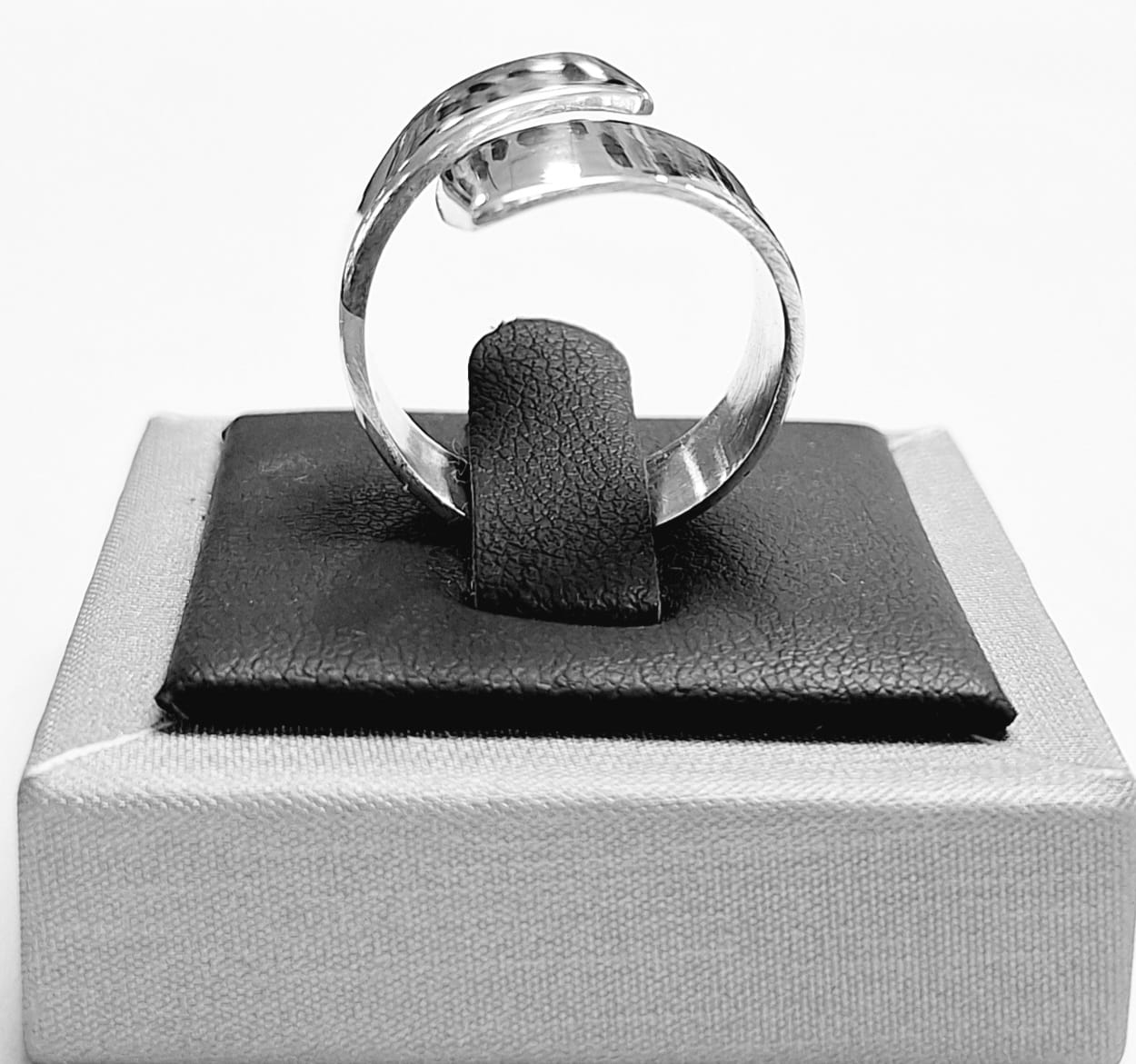 ANILLO EN PLATA 925