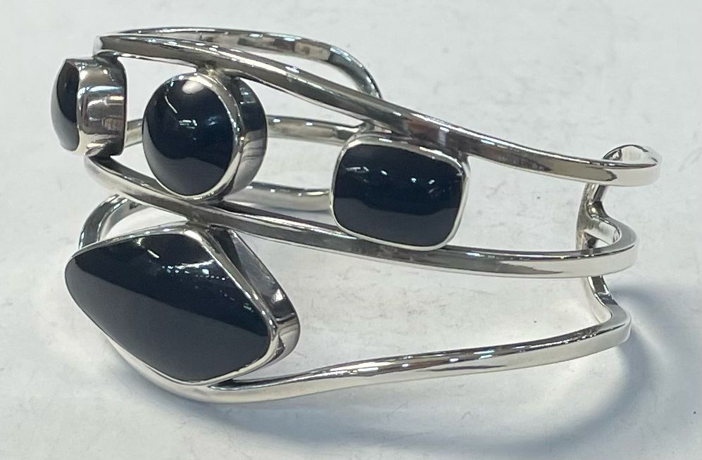 BRAZALETE CON OBSIDIANA EN PLATA LEY 925