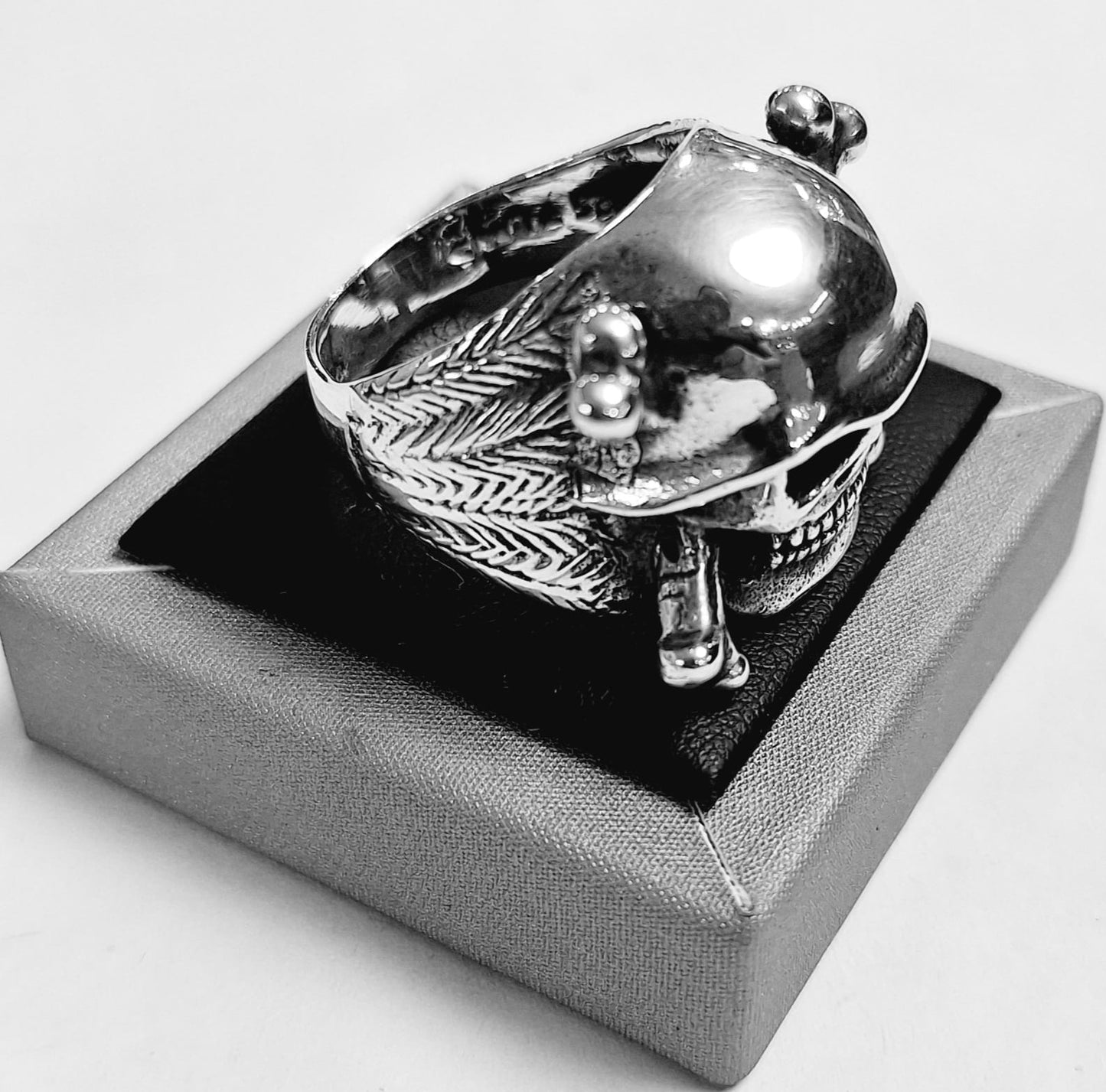 ANILLO CALAVERA PIRATA EN PLATA LEY 925