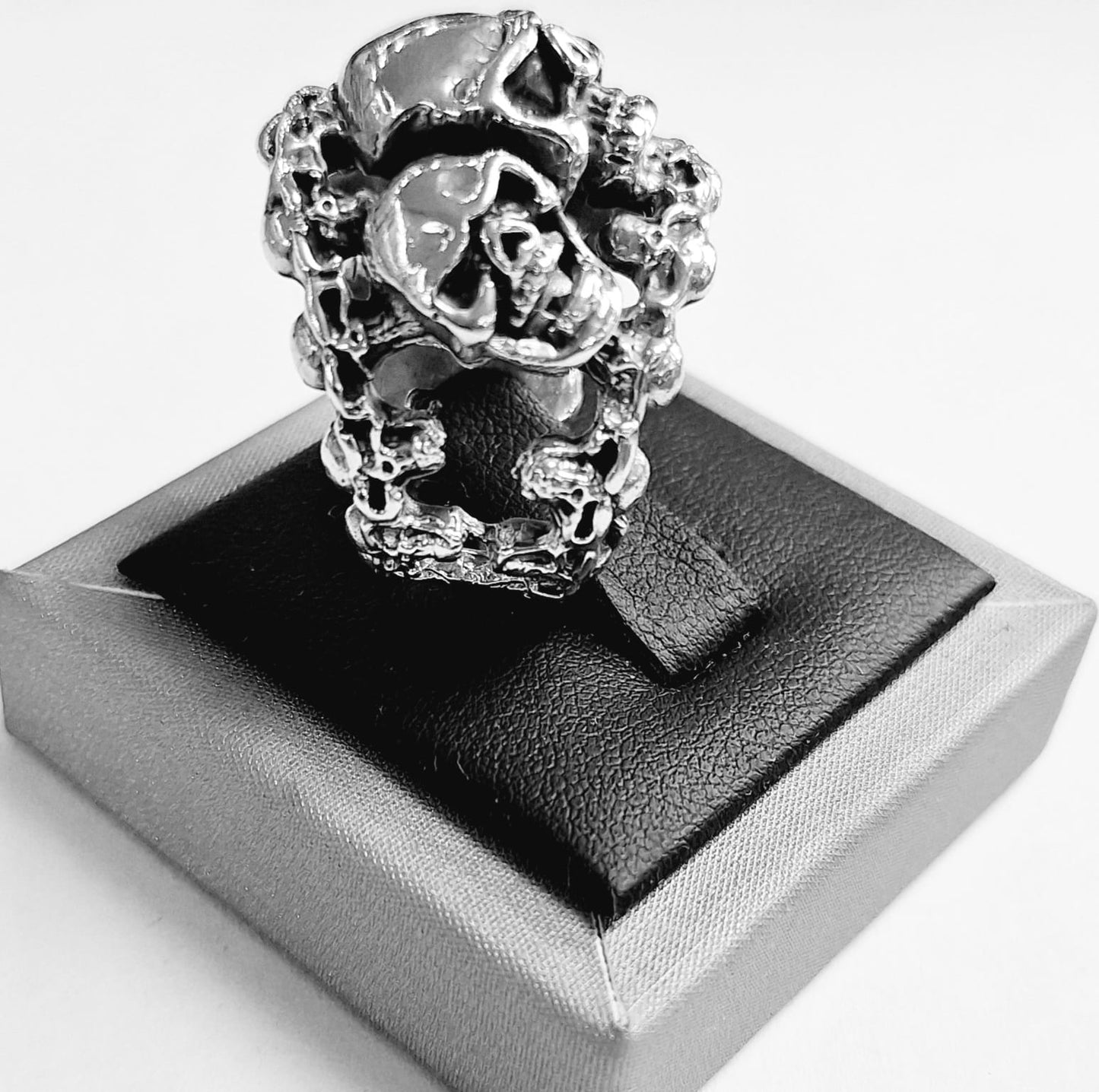 ANILLO CRÁNEO EN PLATA LEY 925