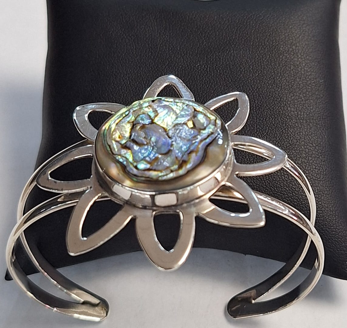 BRAZALETE CON CONCHA DE ABULON EN PLATA LEY 925