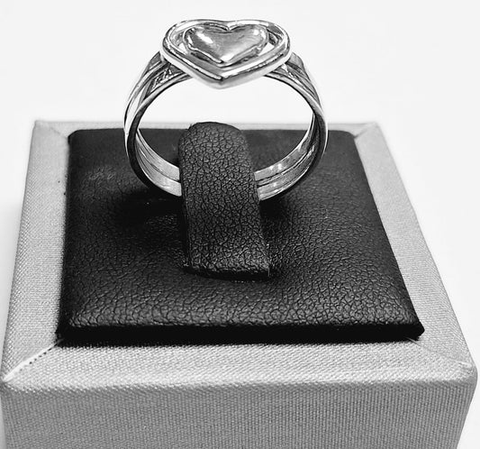 ANILLO  DE CORAZON EN PLATA LEY 925