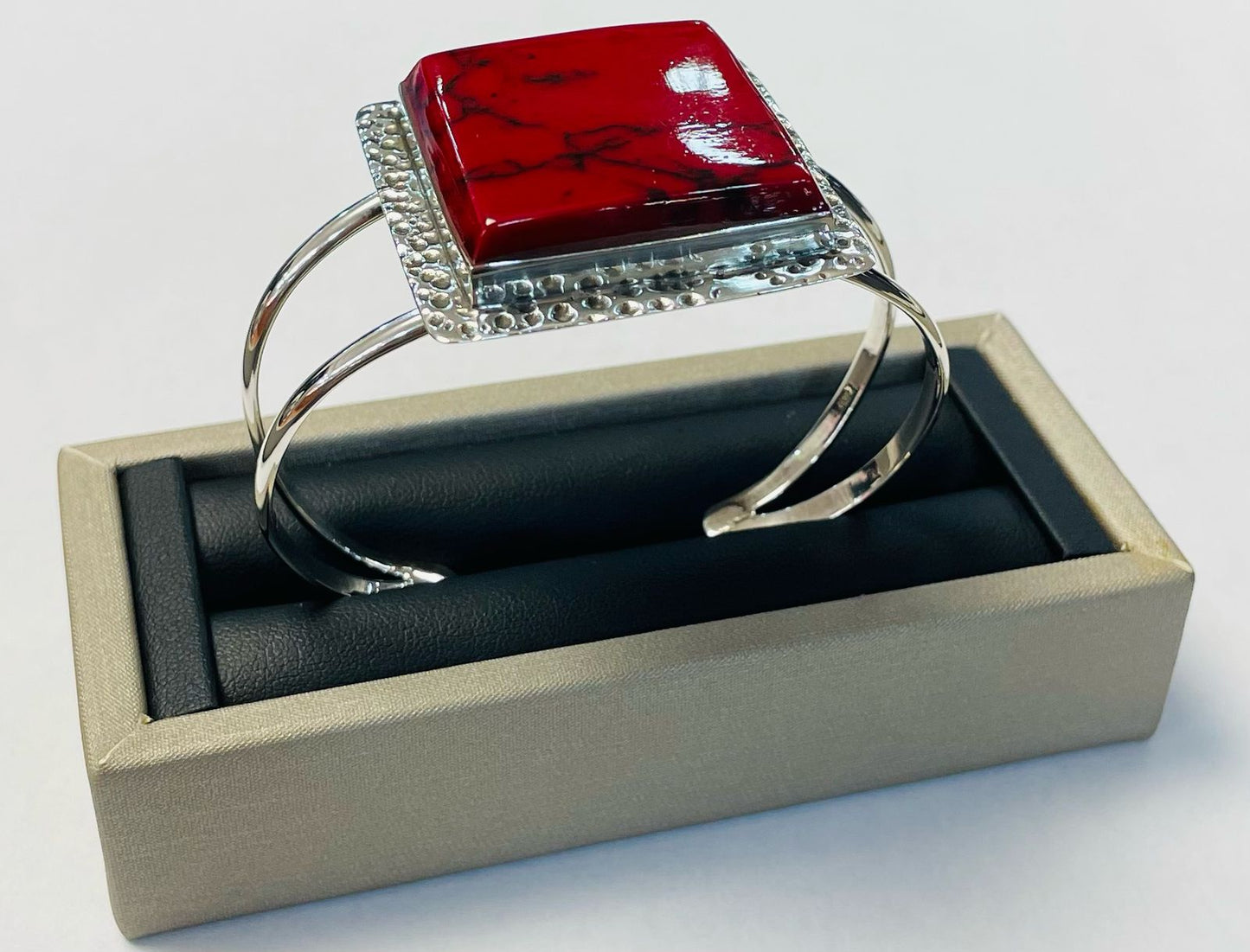 BRAZALETE EN PLATA LEY 925 CON CORAL