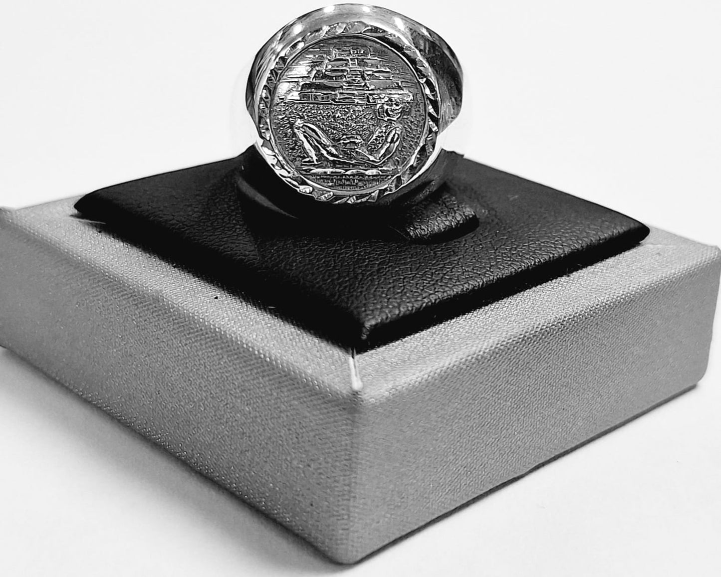 ANILLO PIRÁMIDE Y CHAC MOOL EN PLATA LEY 925
