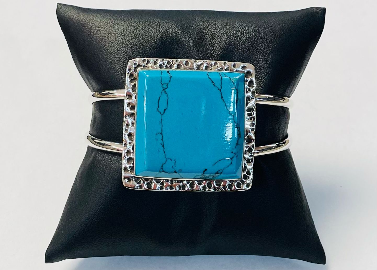 BRAZALETE EN PLATA LEY 925 CON TURQUESA
