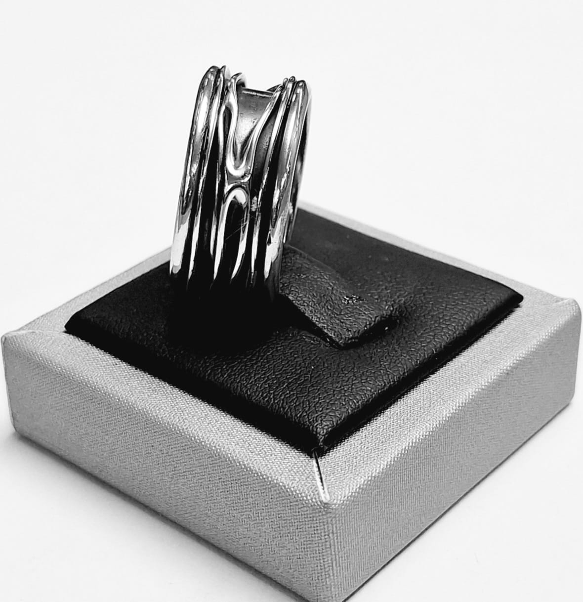 ANILLO CORRUGADO EN PLATA LEY 925