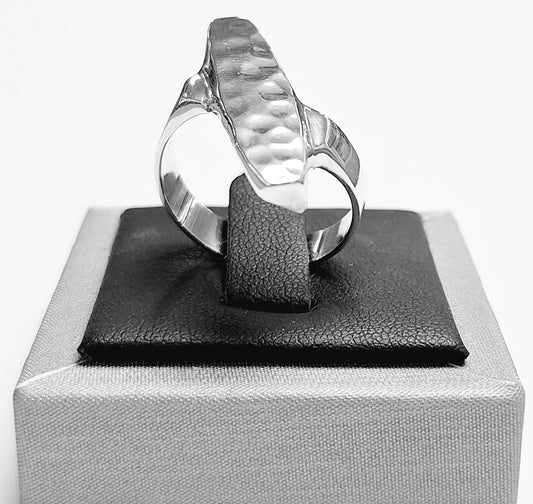 ANILLO MARTILLADO EN PLATA LEY 925