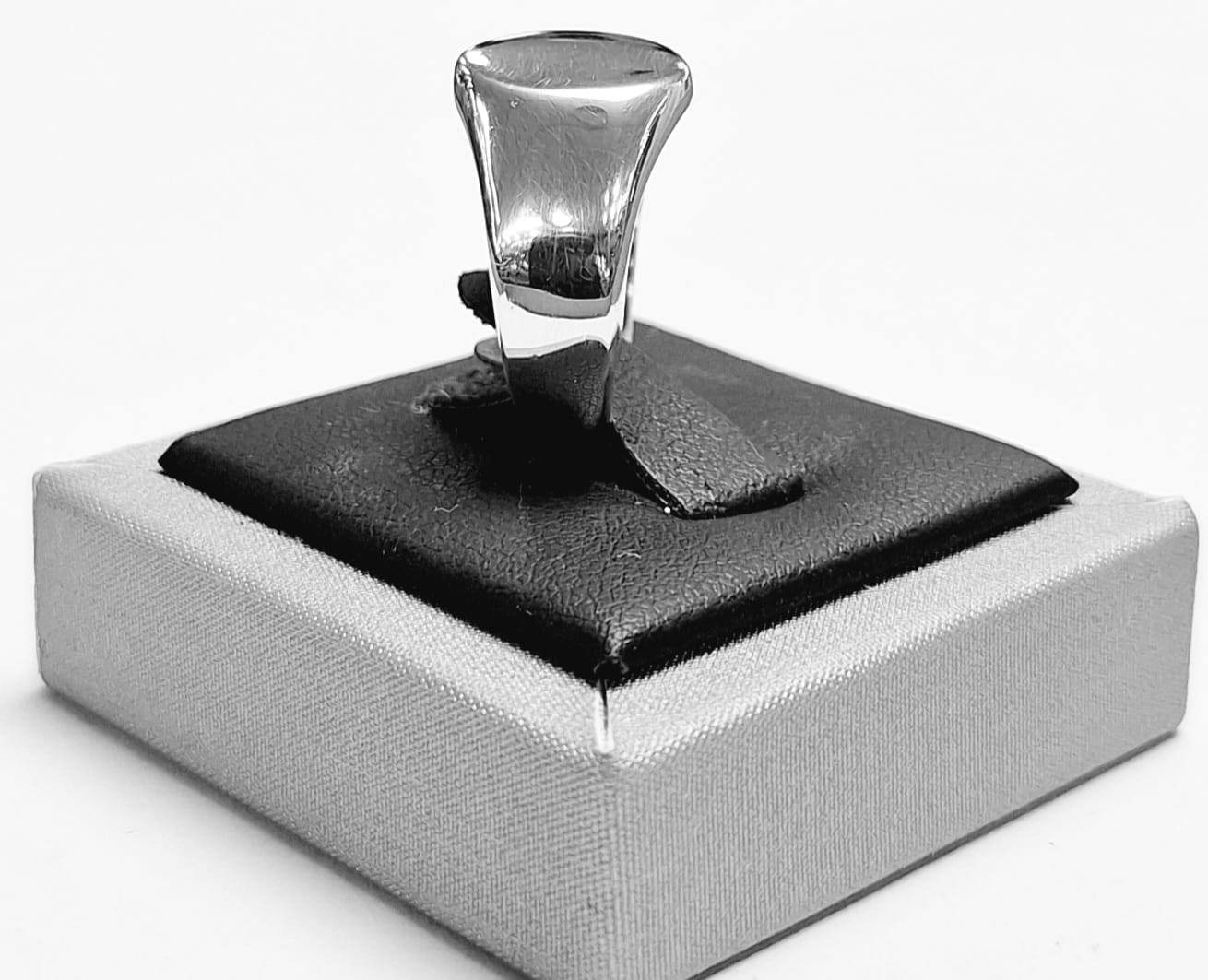 ANILLO EN PLATA LEY 925