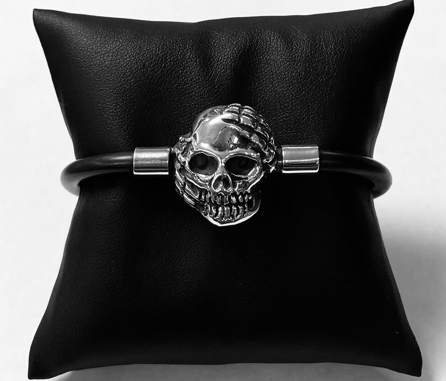 BRAZALETE EN PLATA LEY 925 CON CAUCHO