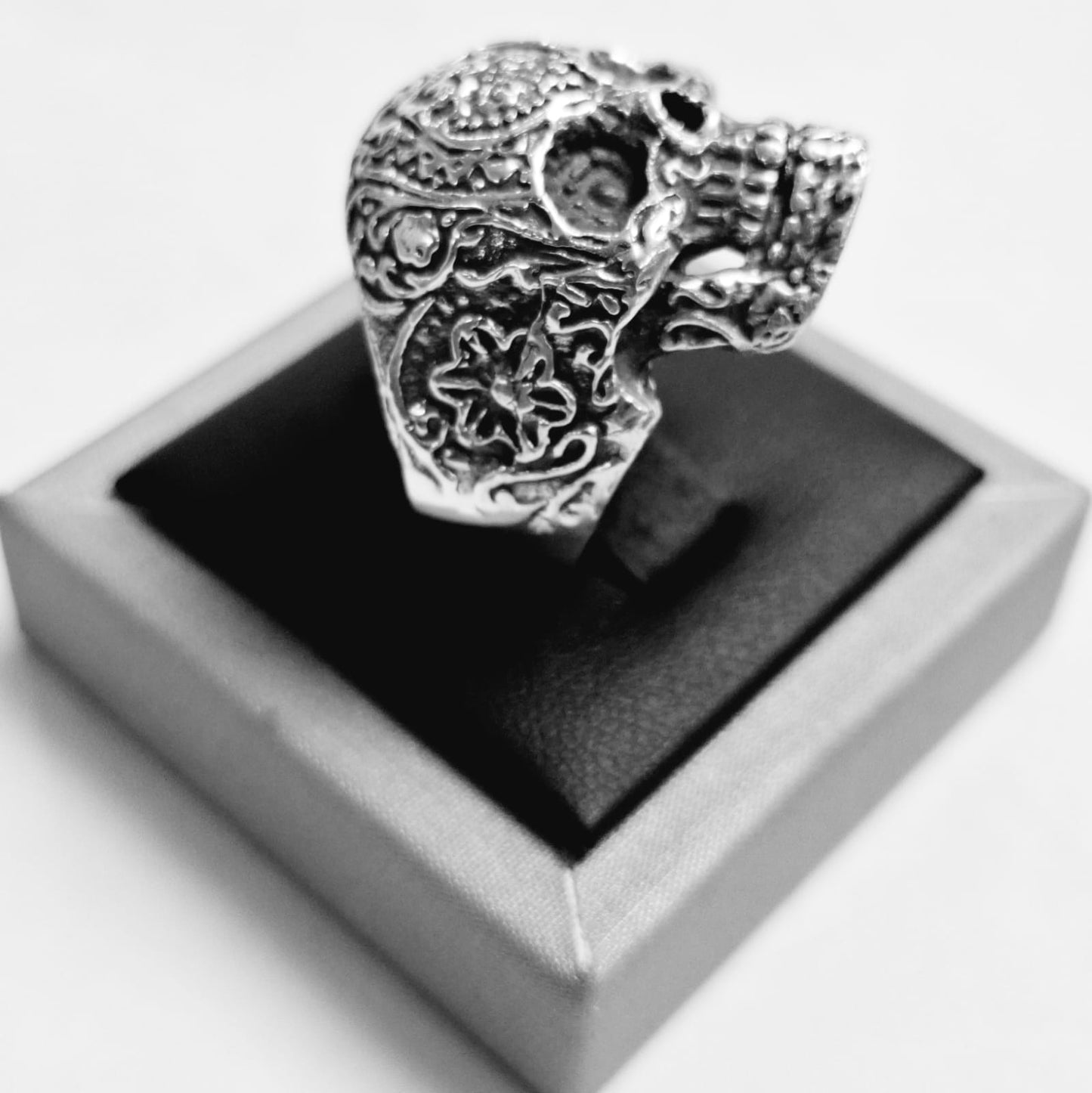 ANILLO CALAVERA EN  PLATA LEY 925