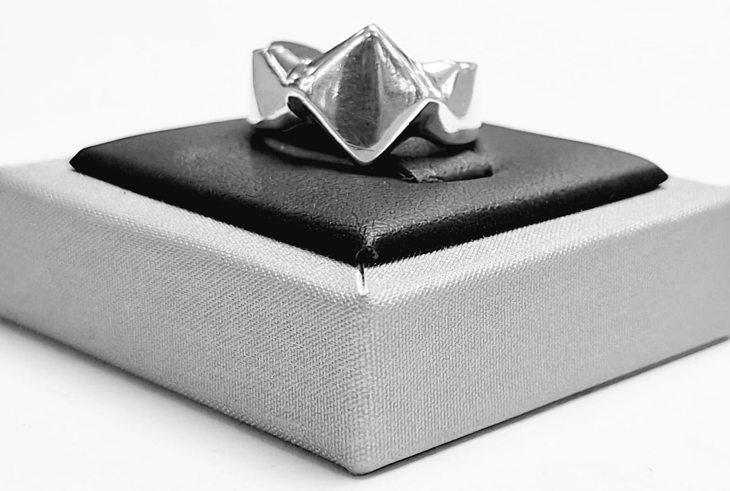 ANILLO EN PLATA LEY 925