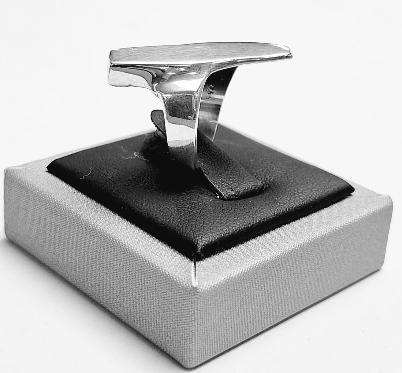 ANILLO EN PLATA LEY 925
