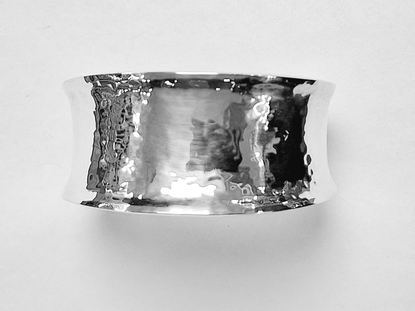BRAZALETE MARTILLADO EN PLATA LEY 925