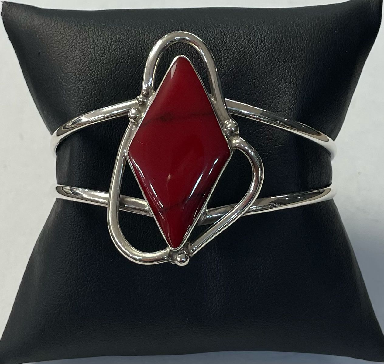 BRAZALETE CON CORAL EN PLATA LEY 925