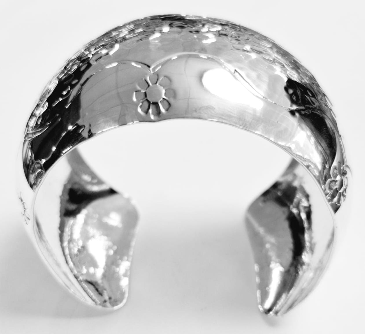 BRAZALETE  MARTILLADO  EN PLATA LEY EN PLATA LEY 925