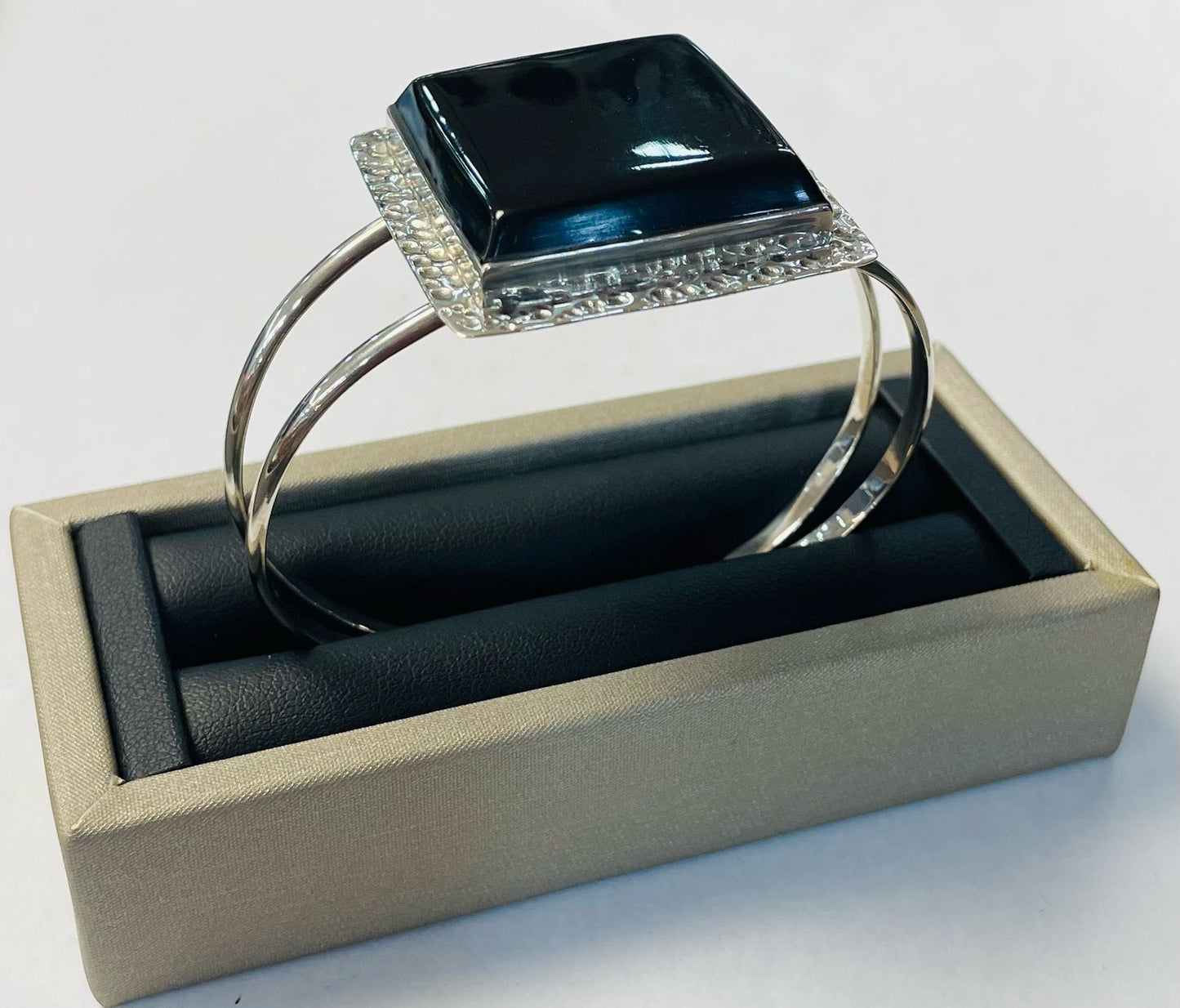 BRAZALETE EN PLATA LEY 925 CON OBSIDIANA