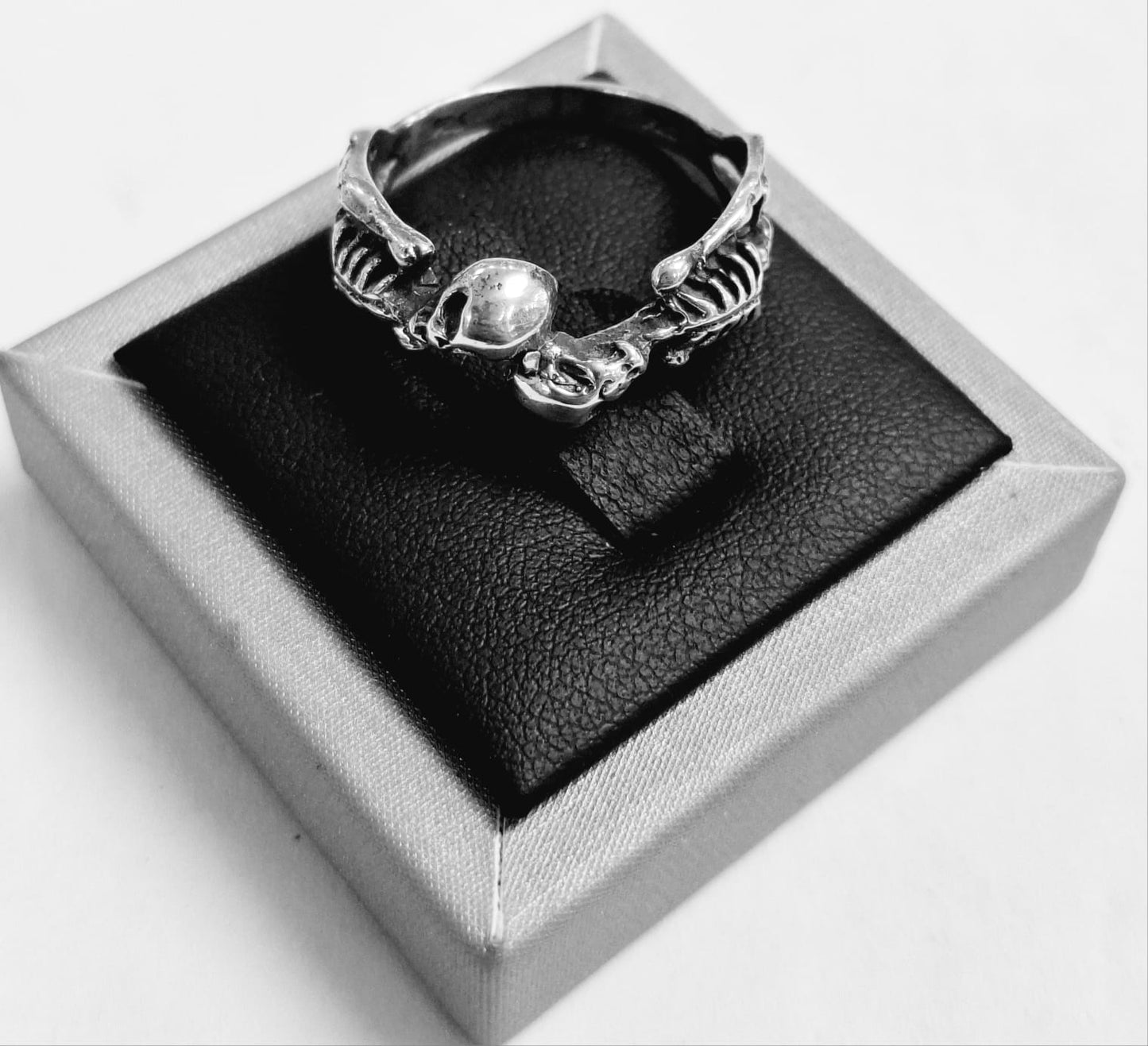 ANILLO ESQUELETO EN PLATA LEY 925